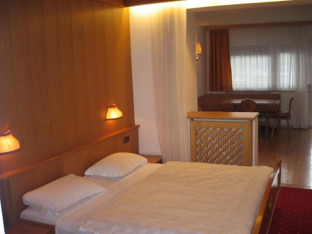 Hotel Capriolo サン・カンディド エクステリア 写真